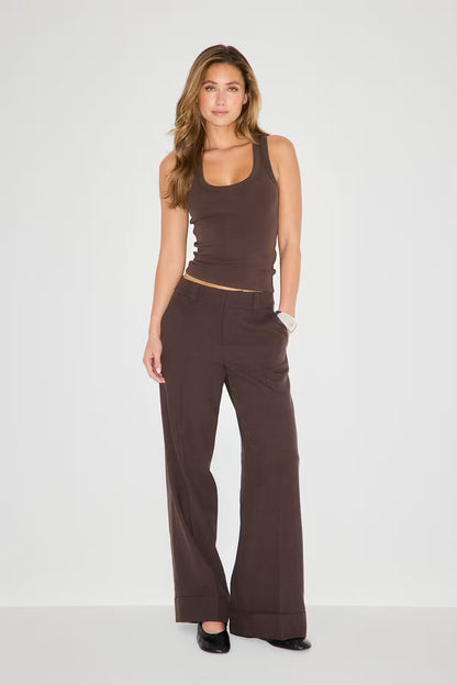 Super stretch scoop neck tank